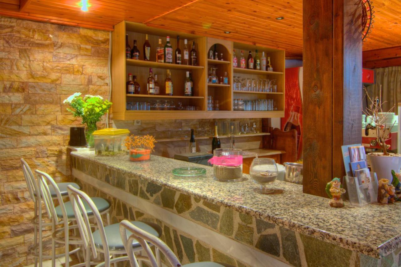 Sunrise Hotel & Apartments Родакинон Екстериор снимка