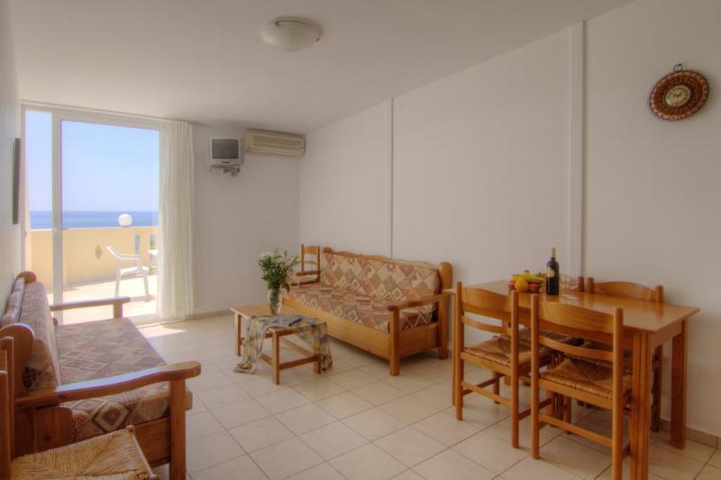 Sunrise Hotel & Apartments Родакинон Екстериор снимка