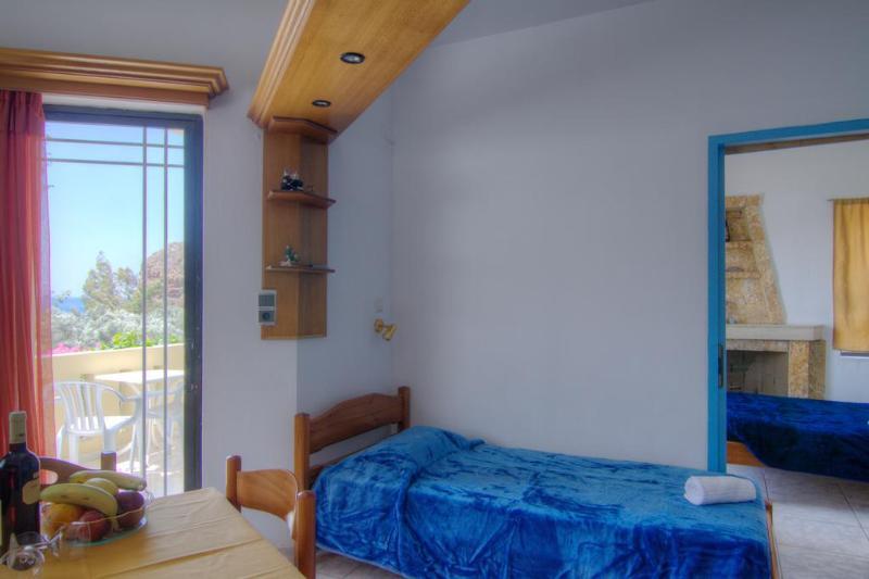 Sunrise Hotel & Apartments Родакинон Екстериор снимка