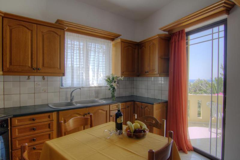 Sunrise Hotel & Apartments Родакинон Екстериор снимка