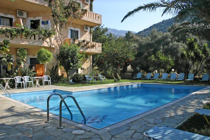 Sunrise Hotel & Apartments Родакинон Екстериор снимка
